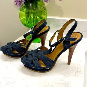 BCBG Generation size 7.5 denim platform heel